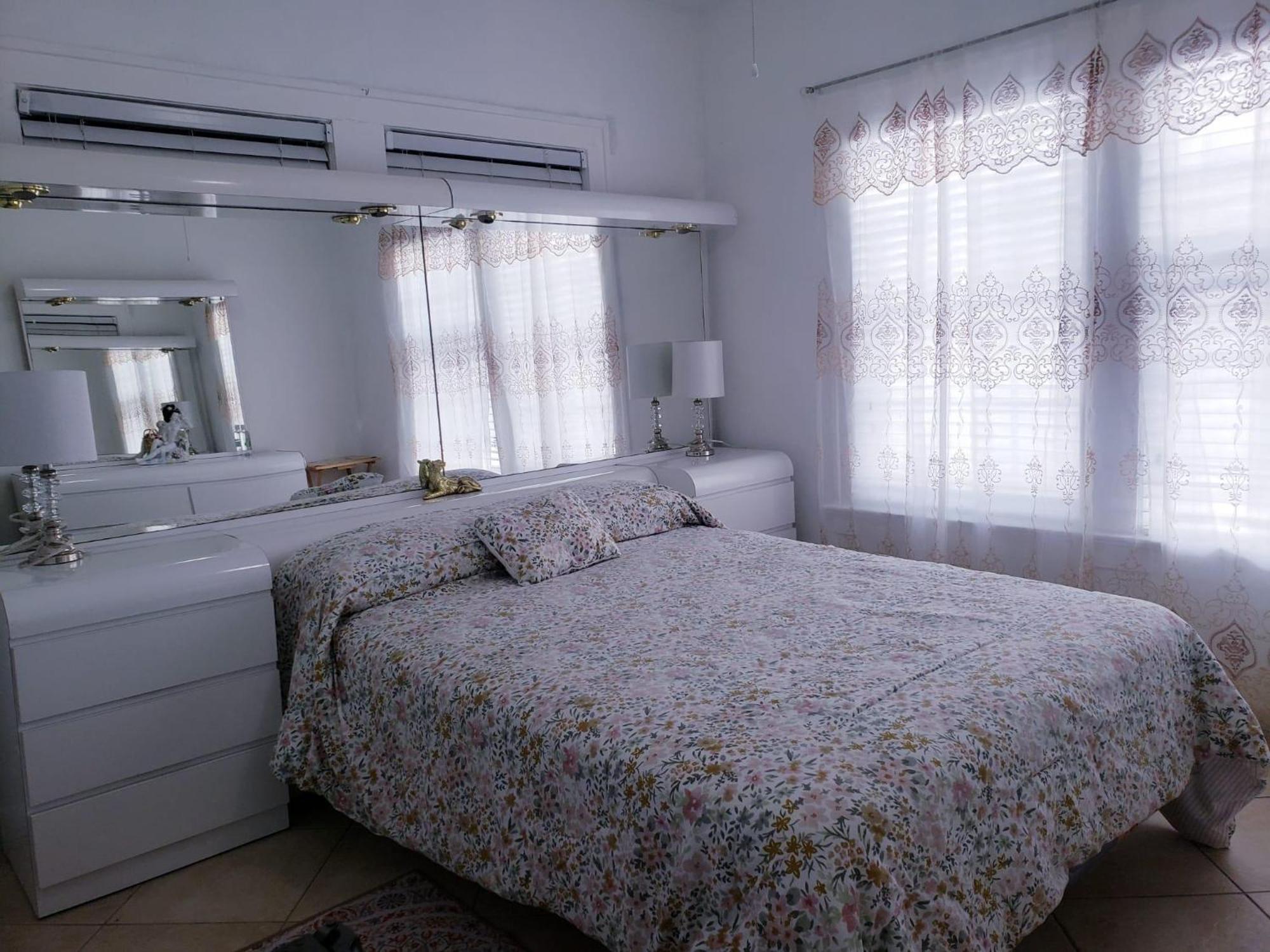 B1 Best Value On Private Bedroom With Private Bathroom In Little Havana, Miami Eksteriør bilde
