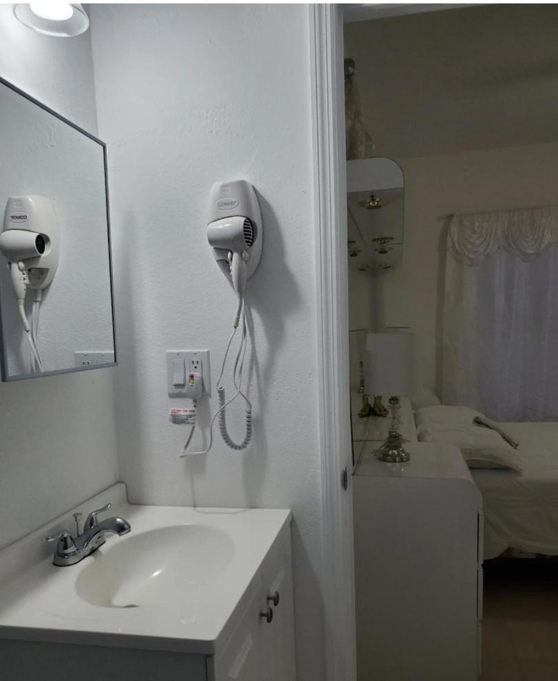 B1 Best Value On Private Bedroom With Private Bathroom In Little Havana, Miami Eksteriør bilde