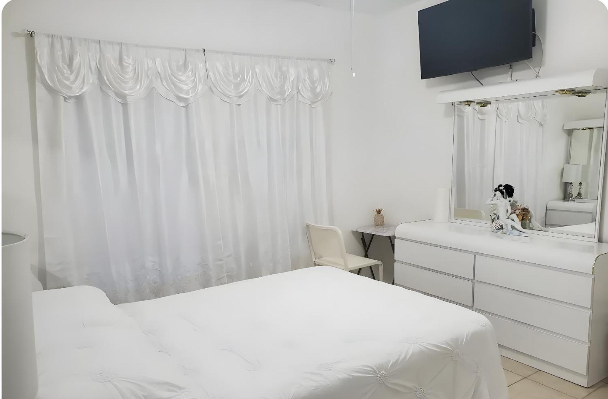 B1 Best Value On Private Bedroom With Private Bathroom In Little Havana, Miami Eksteriør bilde